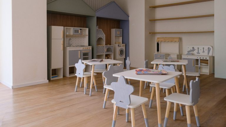 Miejsce do twórczej zabawy w pokoju dziecka